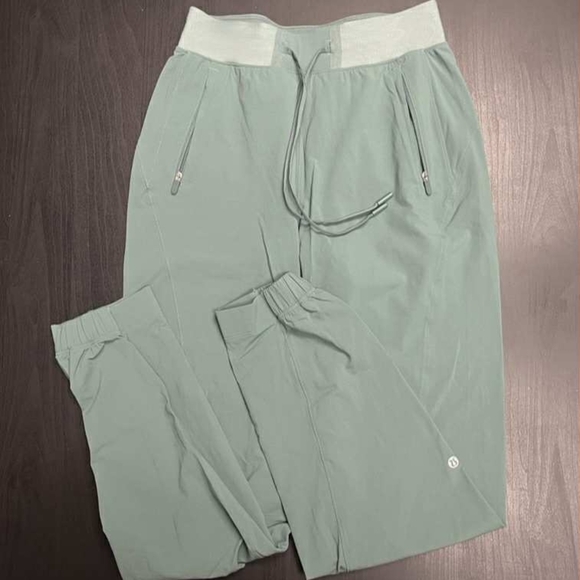 Lululemon License To Train High-Rise Pant - Size 4 - Picture 3 of 6